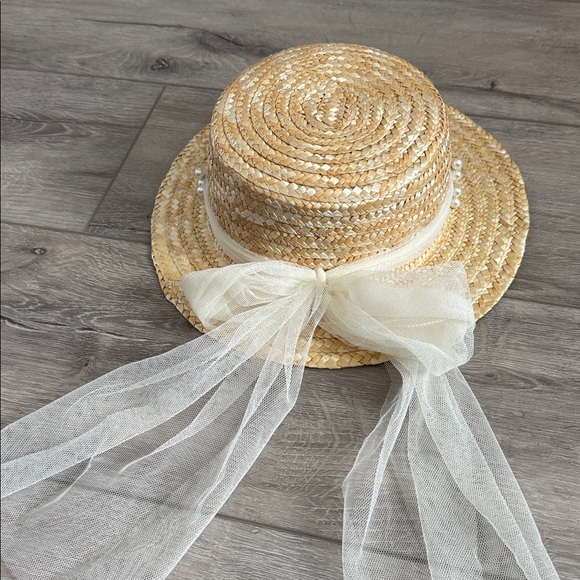 Elegant kids  Straw Hat with Tulle and Pearl Accents - Picture 6 of 7
